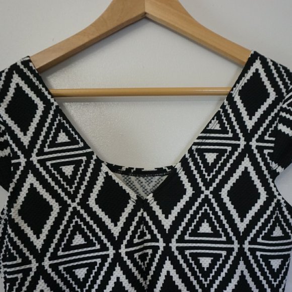 ***SOLD*** Black and White Skater Dress NWT Small - Picture 4 of 8